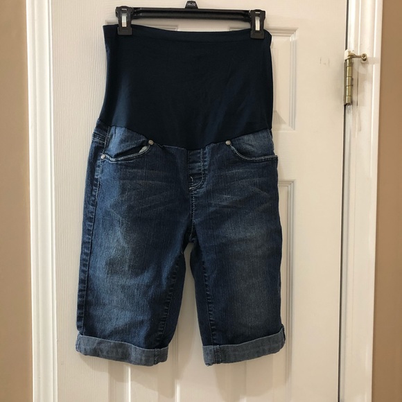 Maternity Bermuda shorts - Picture 1 of 3